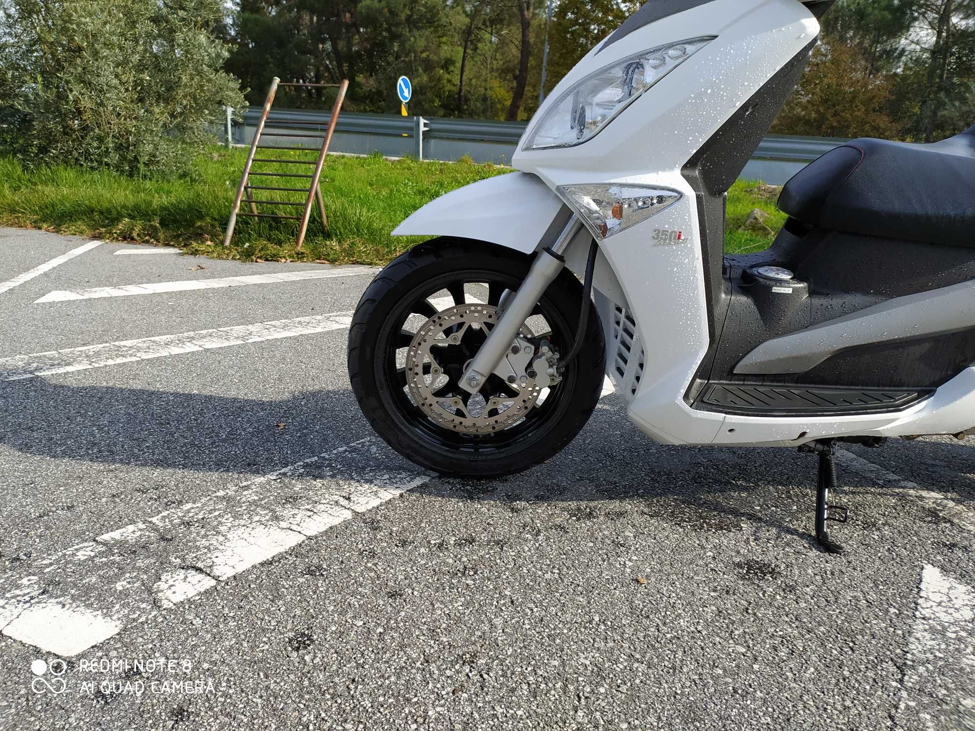 Scooter Aeon urban 350i com poucos klm