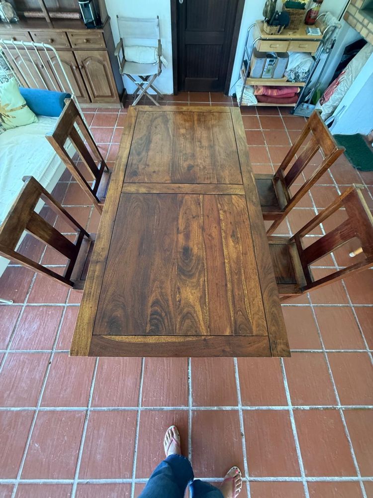 Mesa Teca com 4 cadeiras da Companhia do Campo.