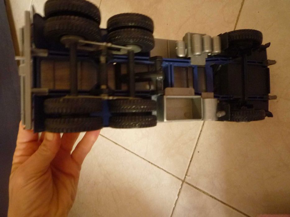 Camião Volvo EMEY escala 1/18 FL10 Intercooler em PVC