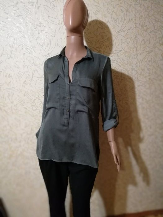 Серо-зеленая атласная блузка Zara