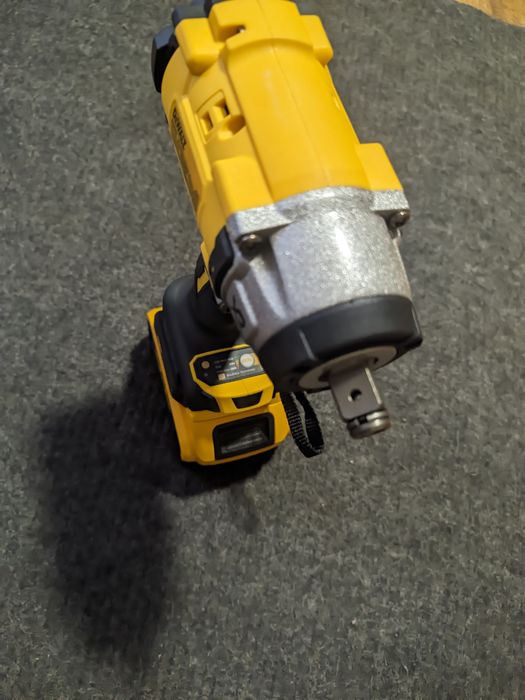 Гайковерт Dewalt DCF 922
