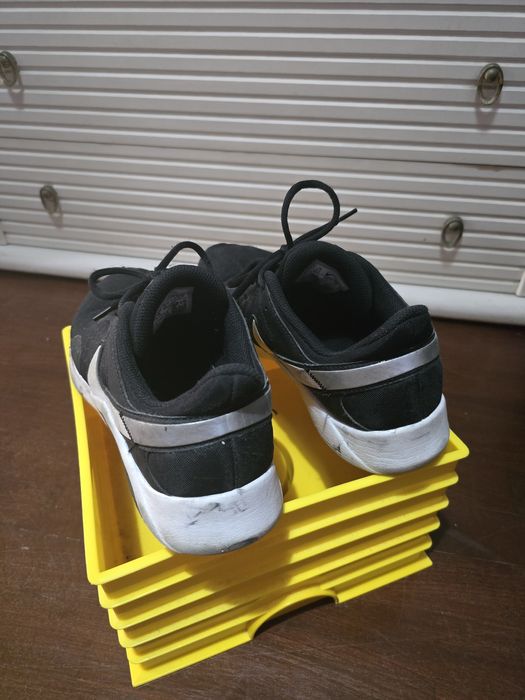 Ténis NIKE Legend Essential 2 40.5