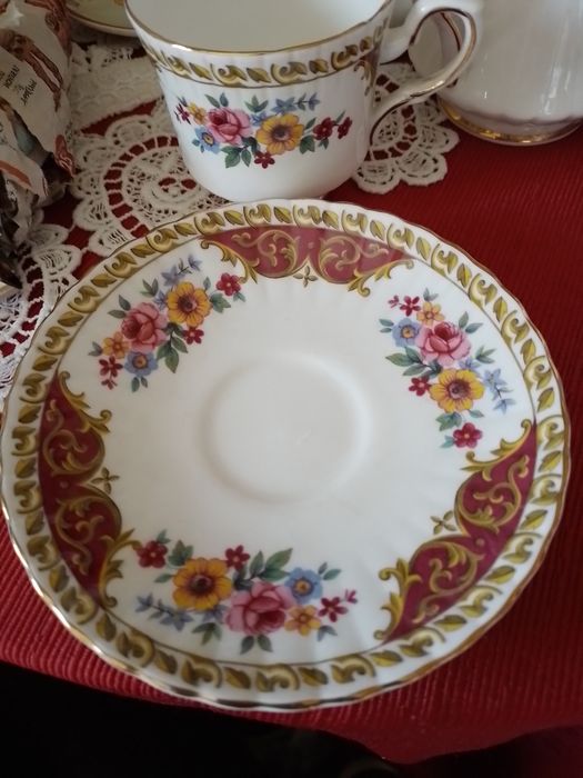 Chávena de café com pires em porcelana inglesa Royal Stafford Bone Chi
