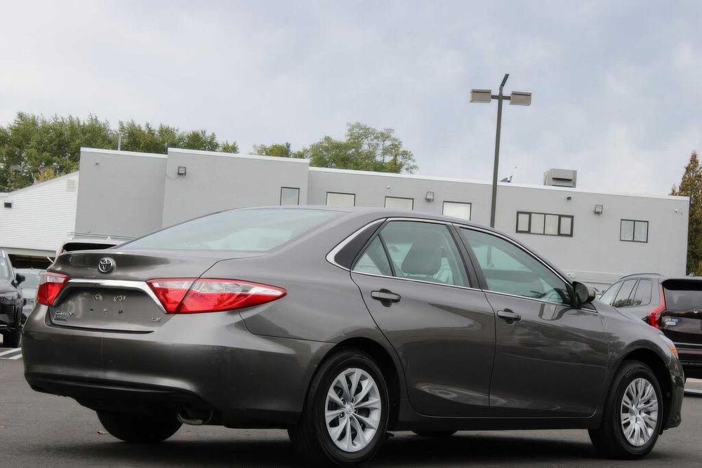 Toyota Camry LE      2015