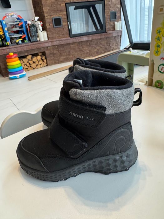 Продам зимові черевики б/у Reima