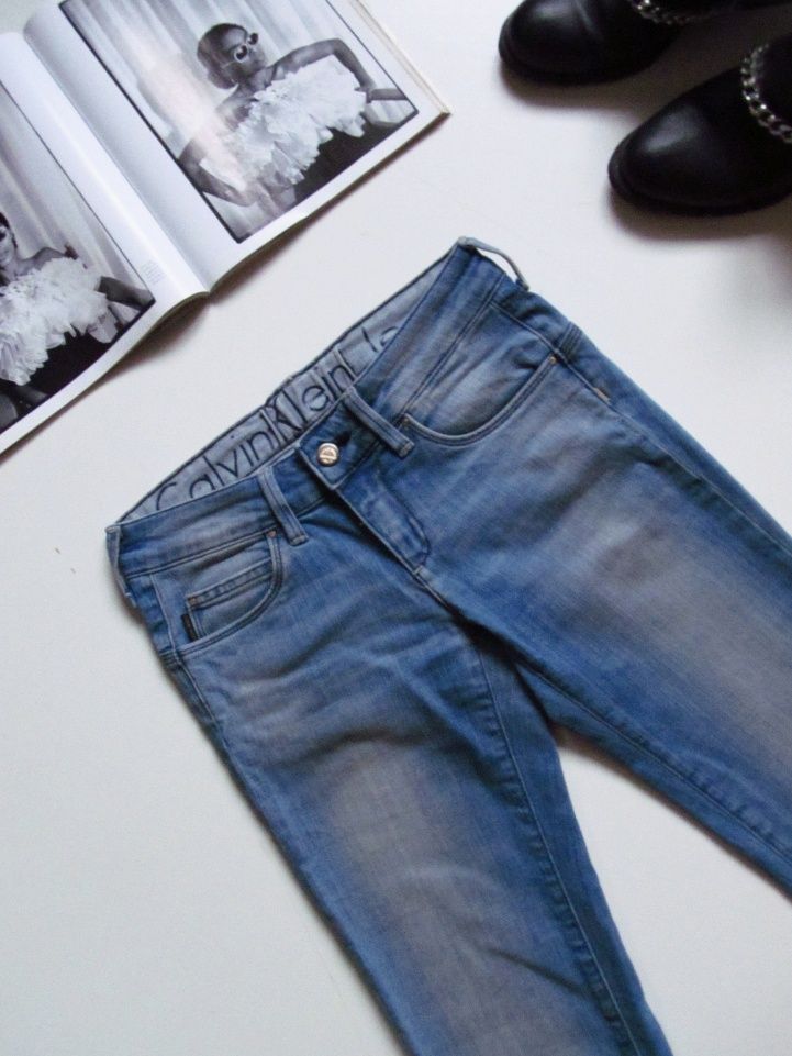 Голубые джинсы Calvin Klein