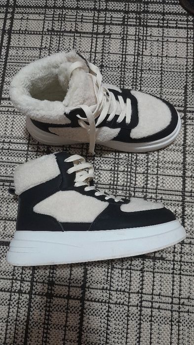 Зимове взуття, жіноче