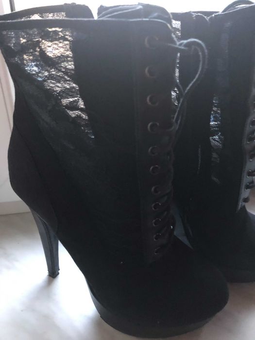Botki na platformie-koronka i zamsz, wysoki obcas-szpilka