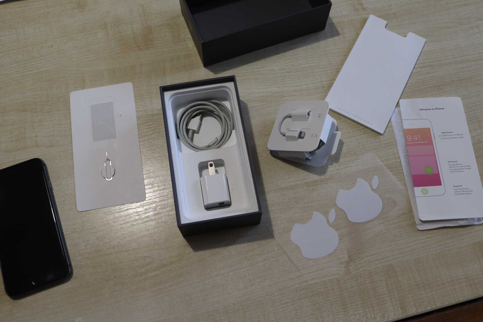 iPhone 8, 64 Gb, 2017 рік, американський, не залочений