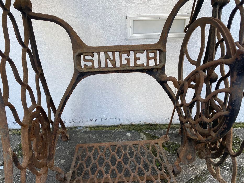 Máquina de Costura Singer