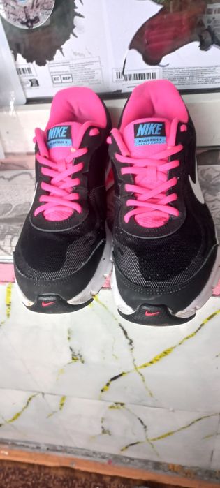 Женские кроссовки фирмы "NIKE Reax Run 9 "