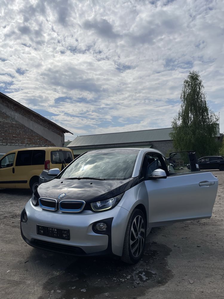 Разборка BMW i3 бампер фара крило капот касєта радіатор бмв ай3 шрот