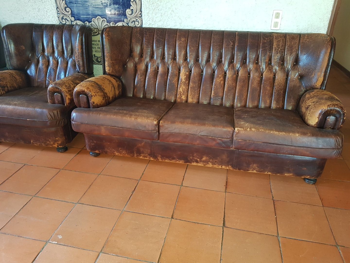 Conjunto de sofás em pele