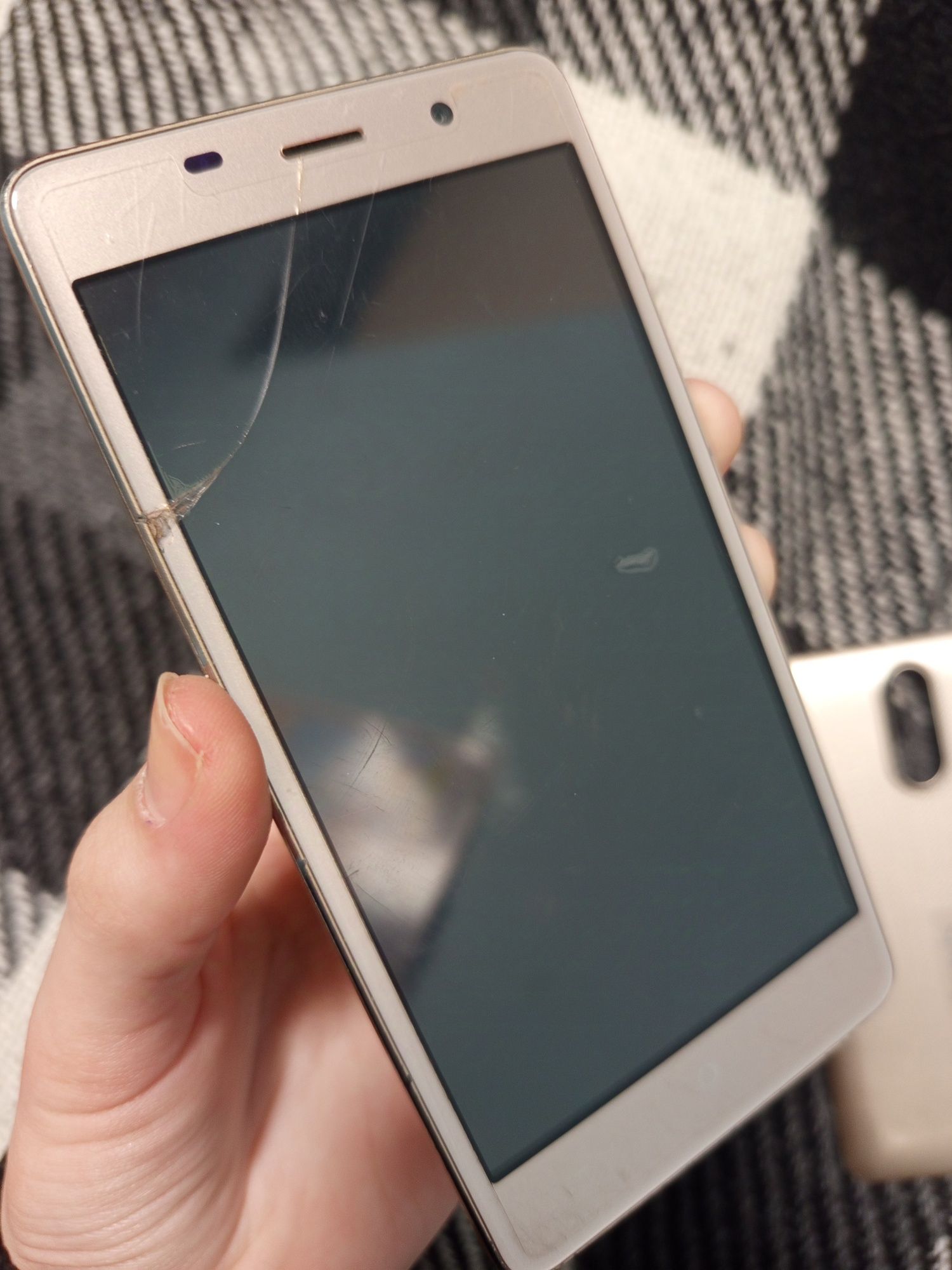 Продам Bravis A504 Trace