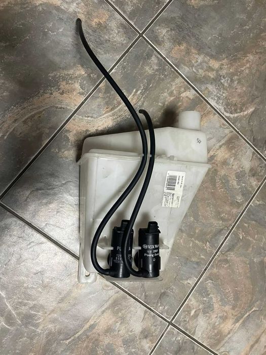 Бачок омивача Chevrolet Aveo хетчбек в комплеті з 2 насосами