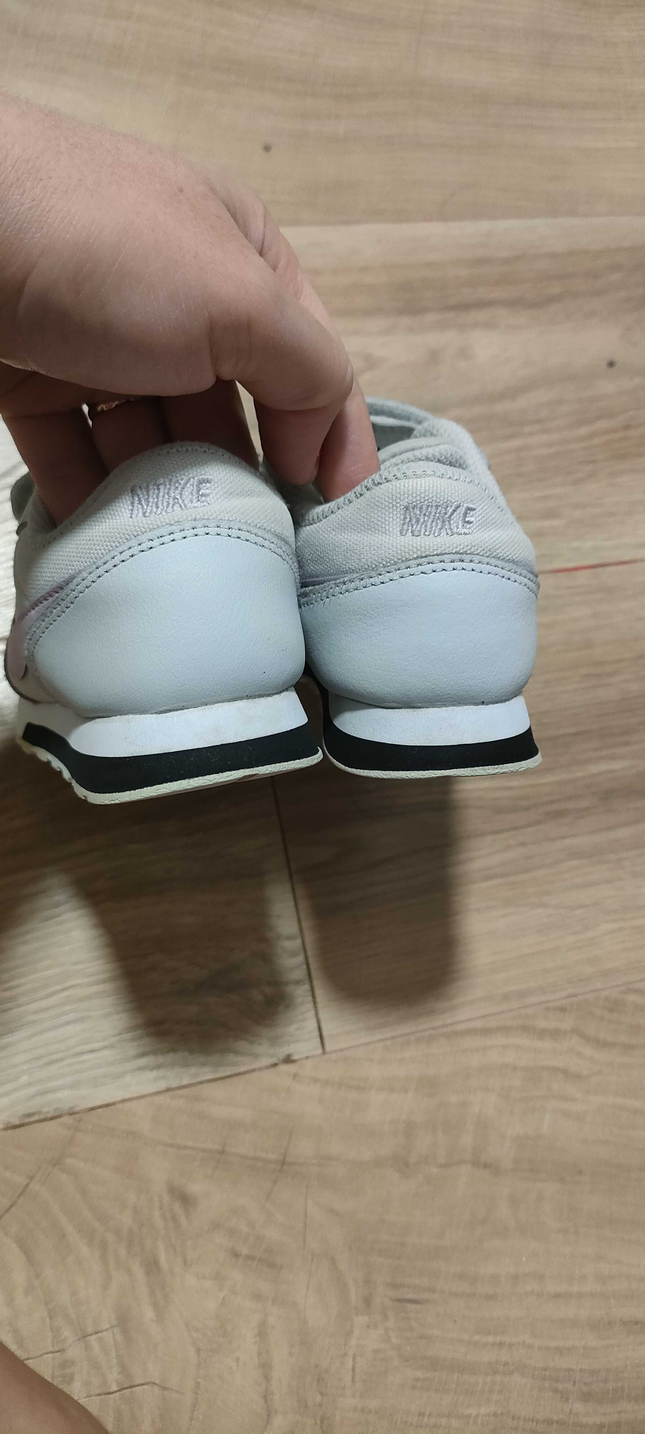 Buty dziecięce Nike MD Runner 2 TDV r. 26