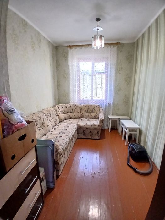 Продам Цілий Будинок на 3 сотках землі, є гараж.