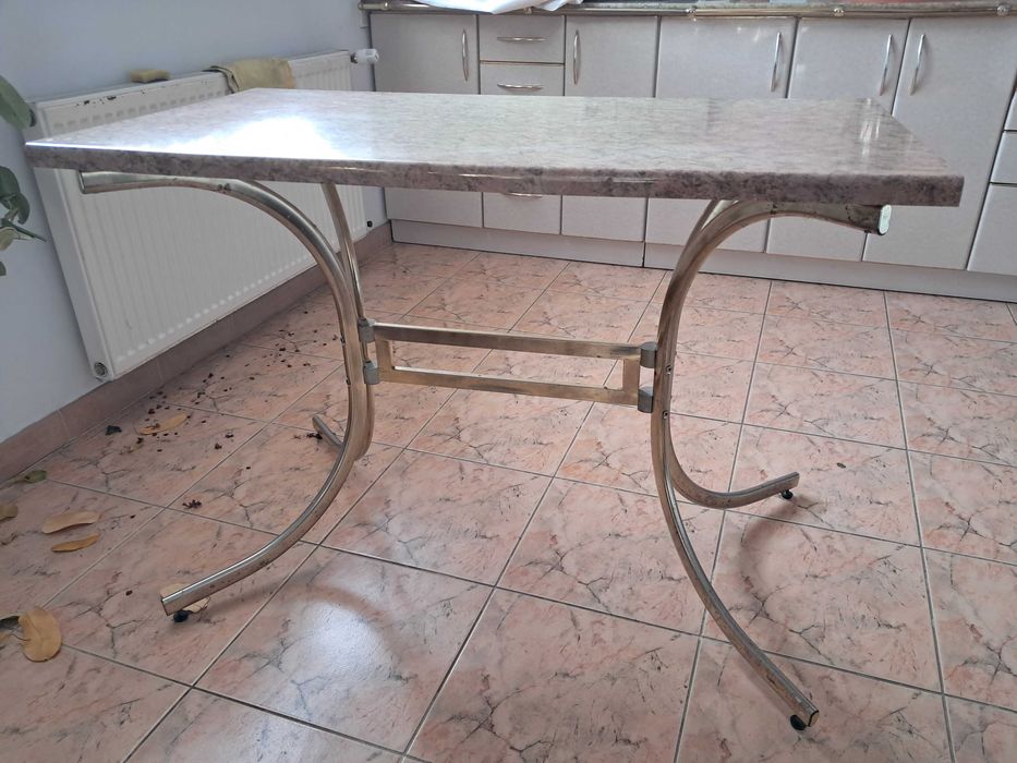 Stół kuchenny i krzesła