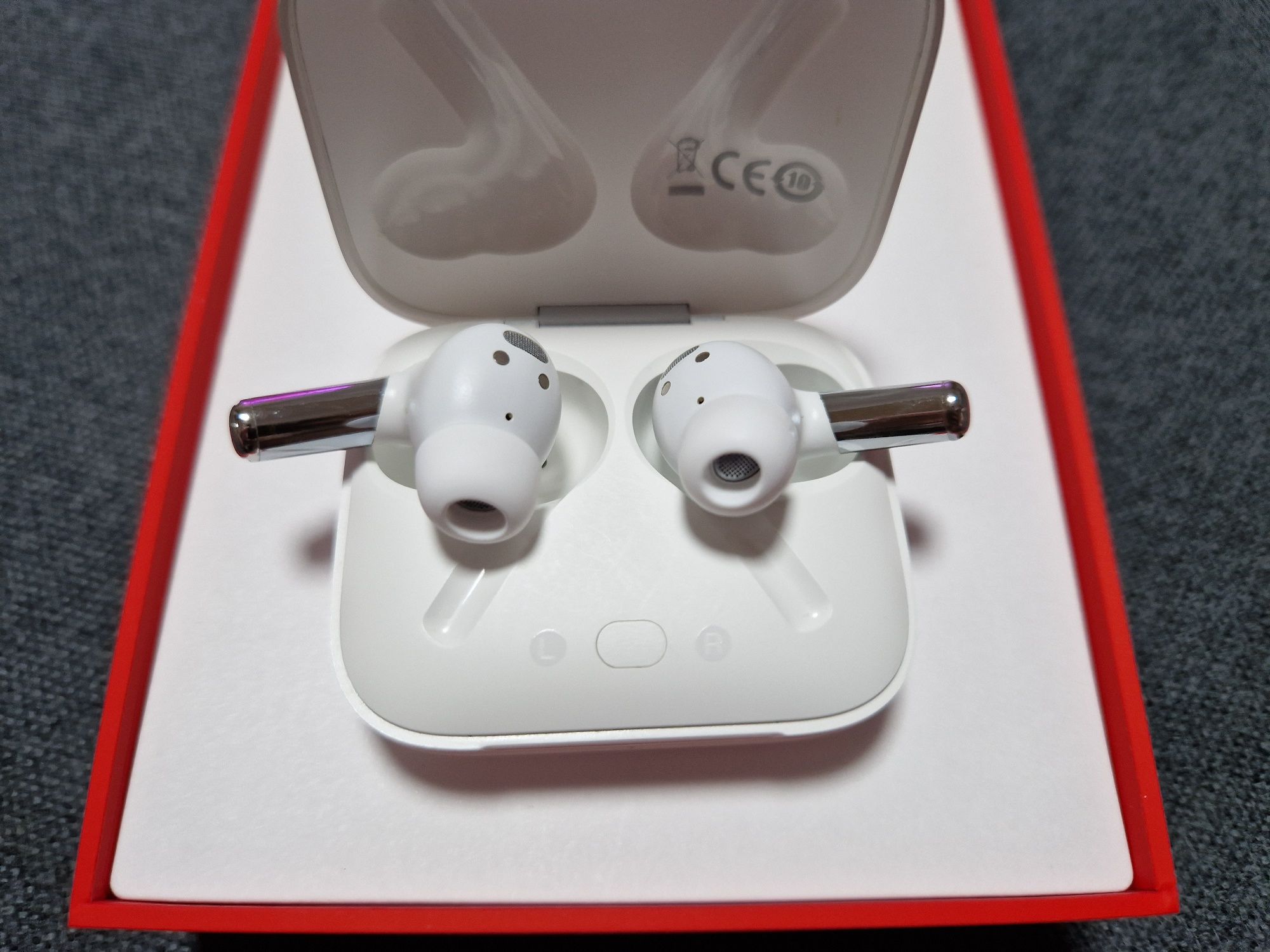 OnePlus Buds Pro - Glossy white