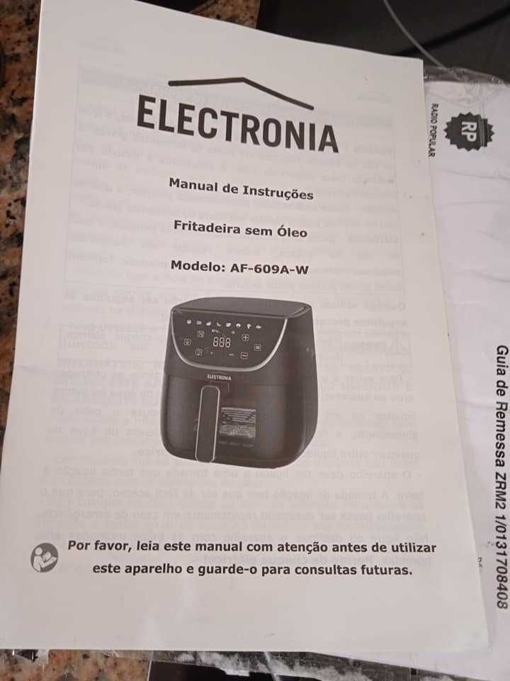 Vende-se Airfryer com poucas utilizações (capacidade 5.7L)