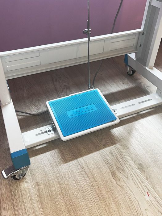 Máquina de Costura JACK A5E-AMH com mesa e motor - Perfeito Estado
