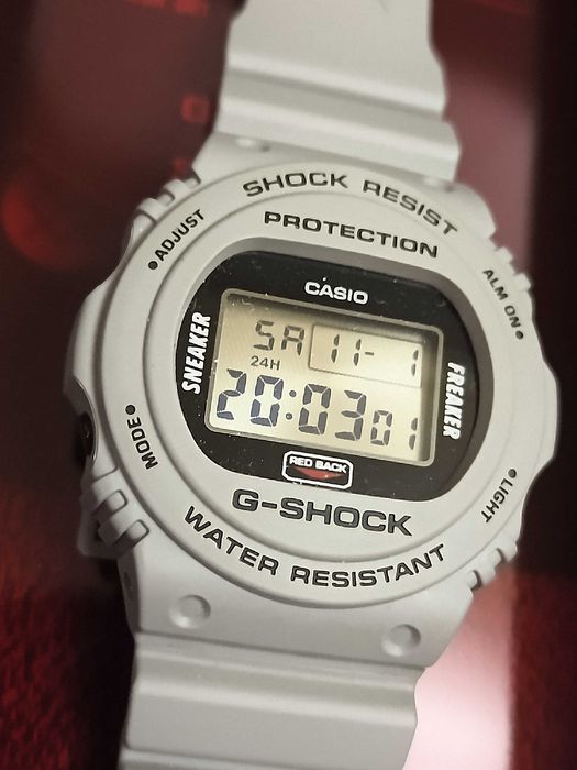 Zegarek Casio G-SHOCK DW-5700SF-1ER Sneaker Freaker