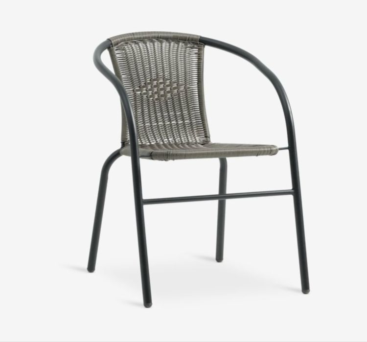 Продам 2 стола и 4 стула садовые