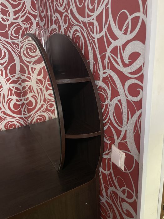 Продам тумбу з дзеркалом