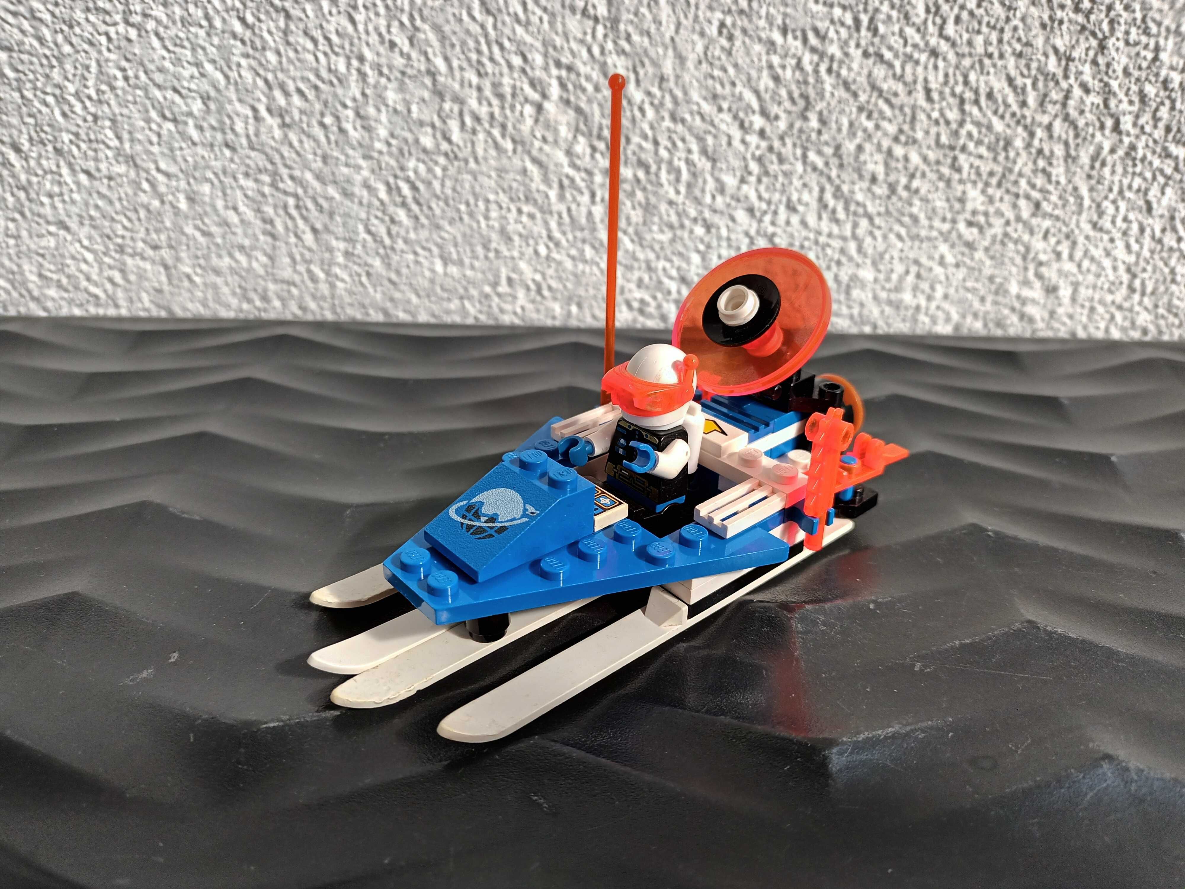 Klocki LEGO Space 6834 - Lodowa Planeta - szybowiec z płozami