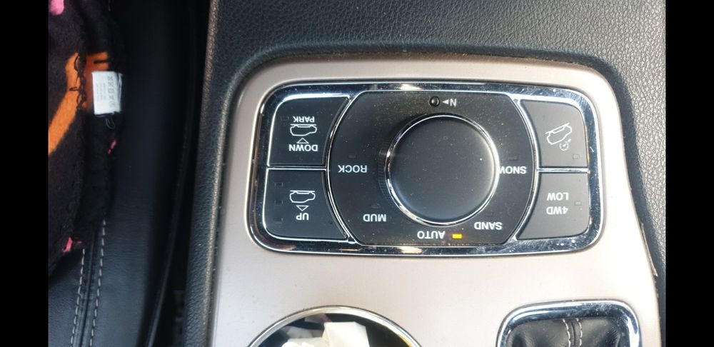 Jeep grand cherokee wk2 5.7