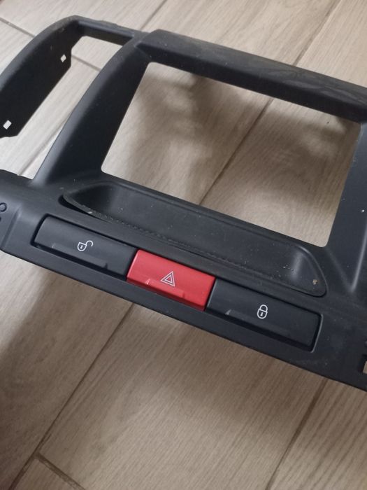 Land Rover Freelander 2 L359 06-14 блок кнопок аварійка замок
Land Rov