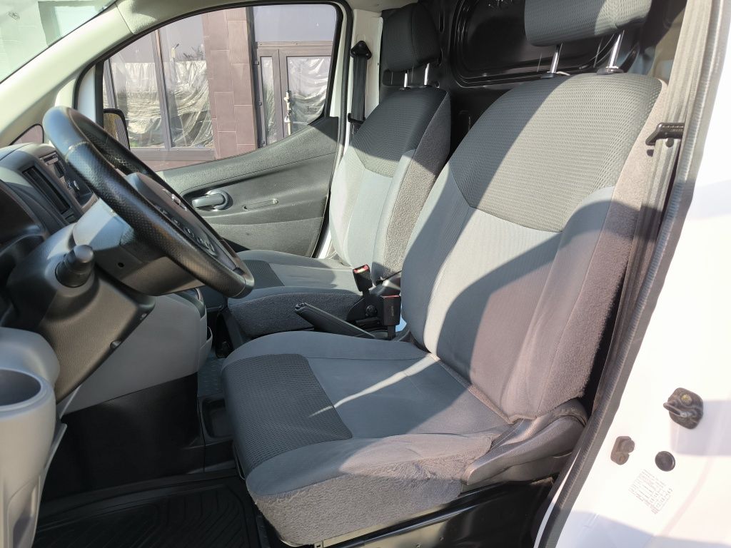 Продам Nissan NV200