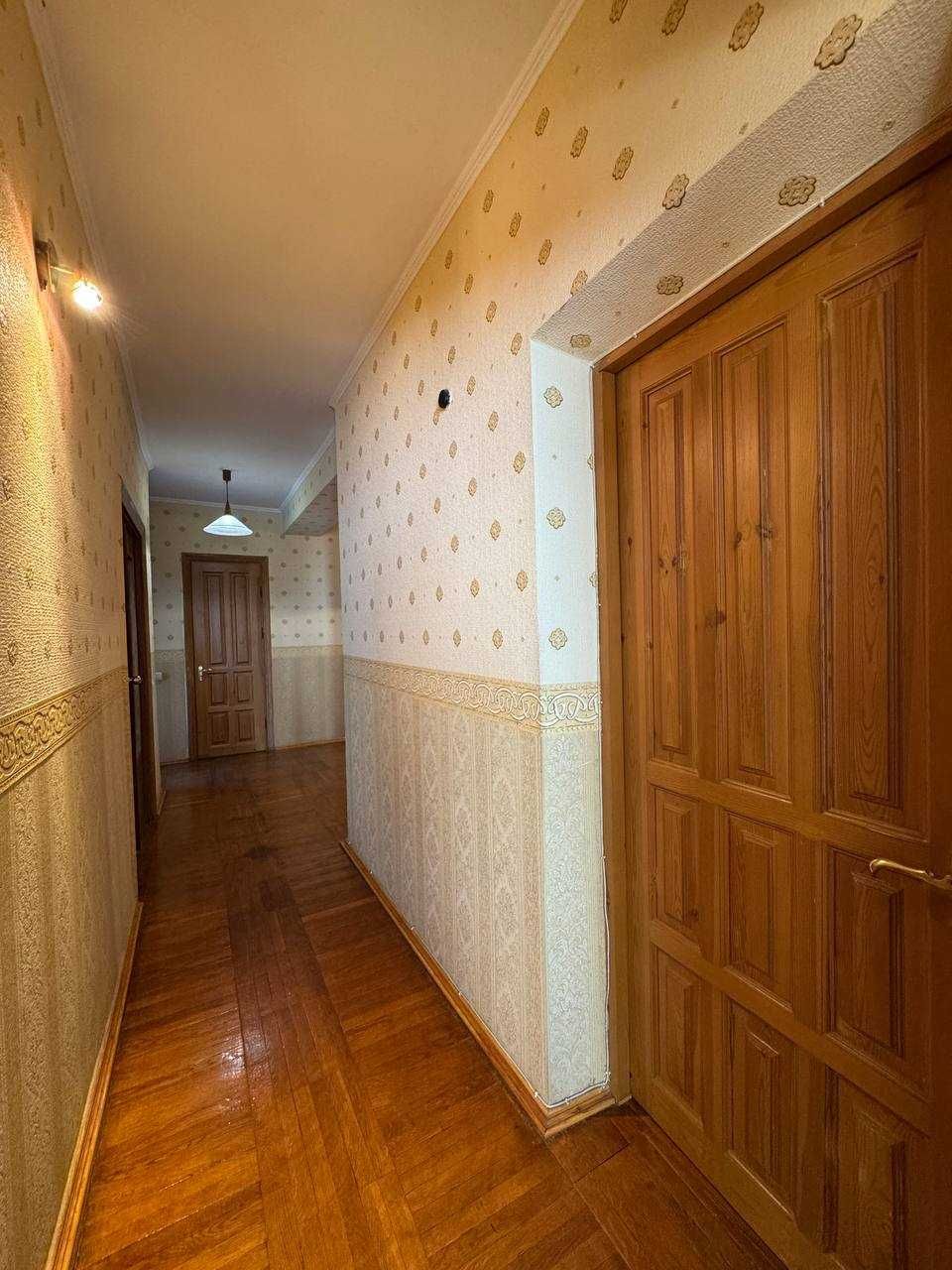 Трикімнатна в   "обкомівському"   будинку   ,центр   Мазепи  90000