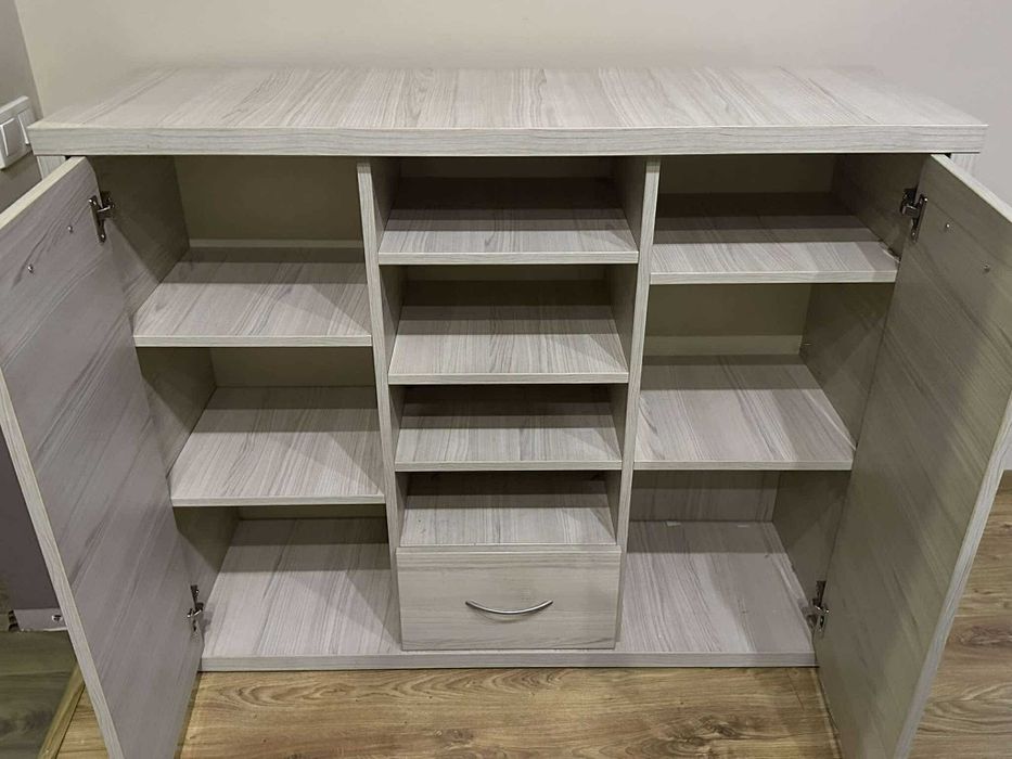 Szafka  z półkami