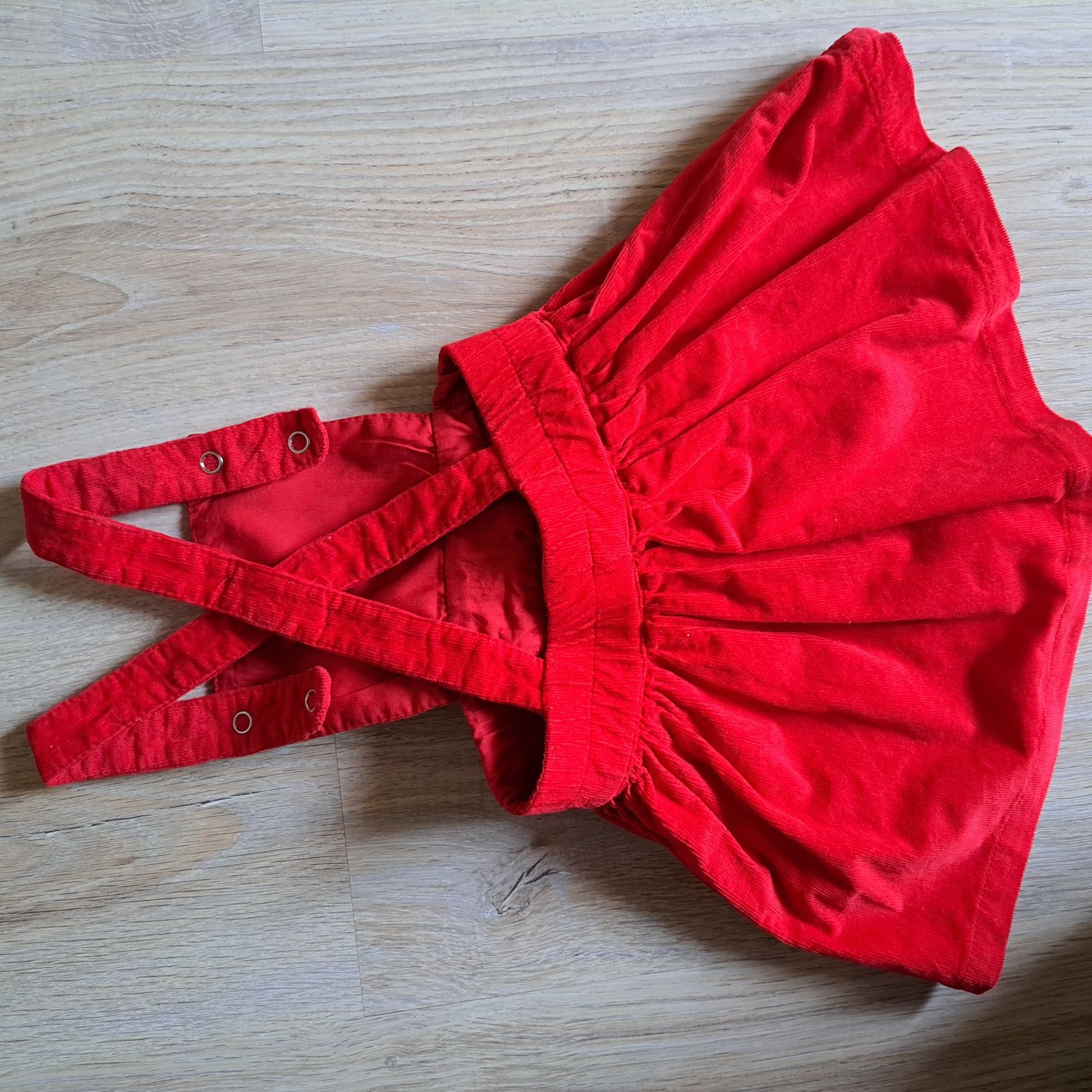 Sukienka czerwona 5 10 15 rozmiar 68