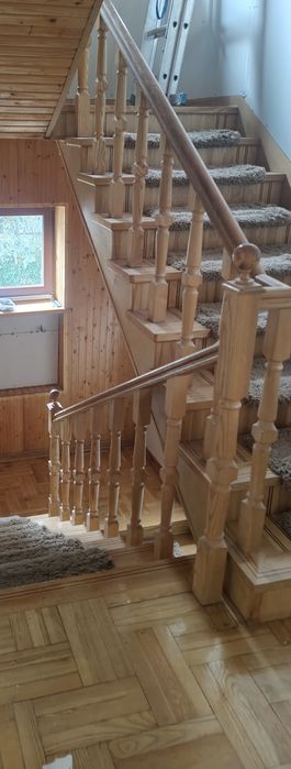 Balustrada drewniana w bardzo dobrym stanie na 24stopnie