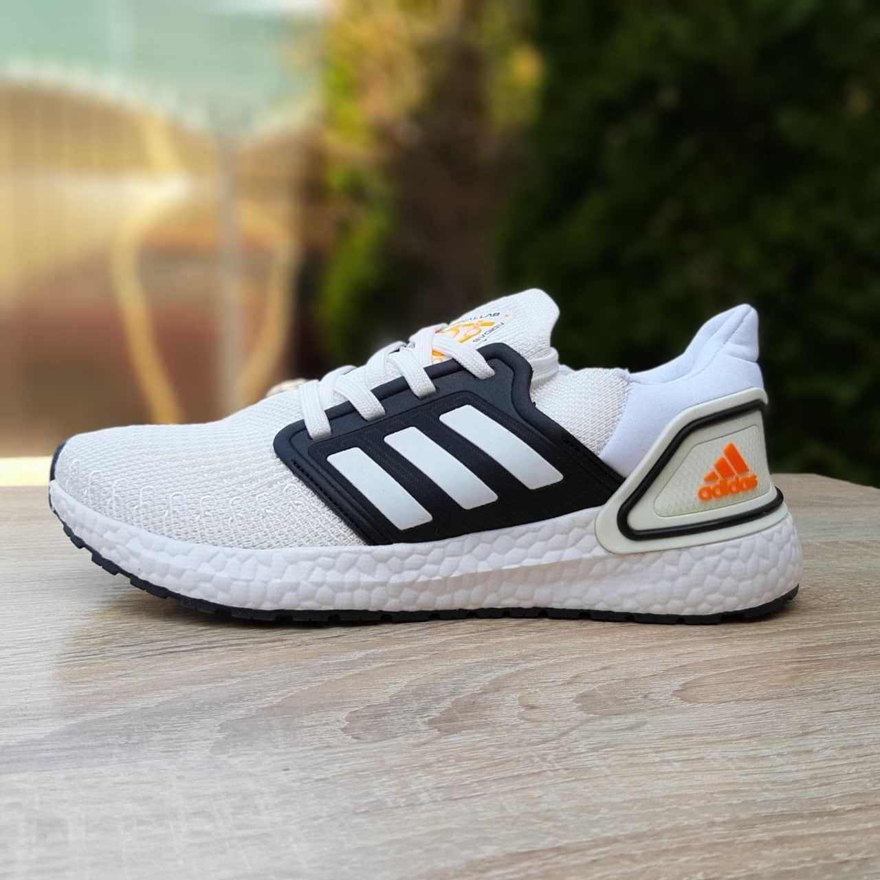 Жіночі кросівки Adidas UltraBOOST білі з чорним 20547 ГАРНА ЦІНА