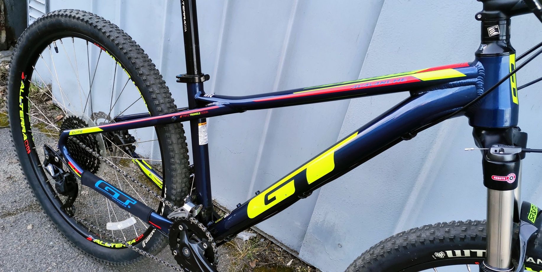 Американський велосипед GT Avalanche Elite на 27.5 колесах. Розмір S.