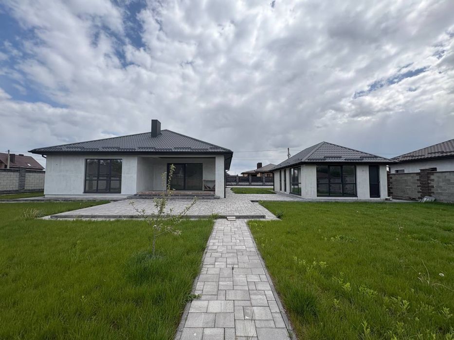 р Американкана на березі озера