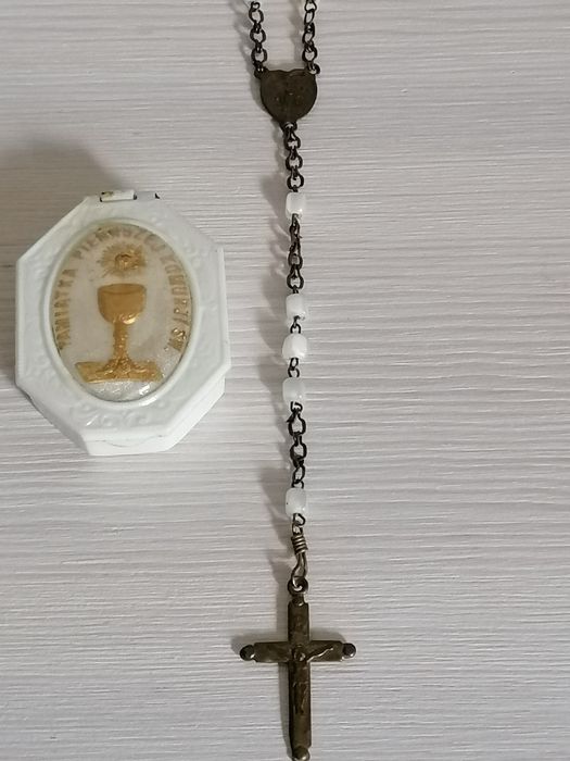 Różaniec komunijny z pudełkiem z masy perłowej +Św Antoni