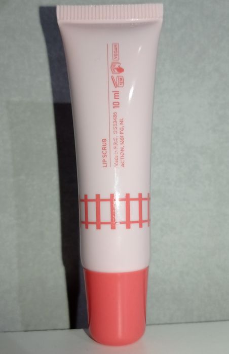 Nowy balsam z peelingiem do ust w tubce 10 ml Lip Scrub Max&More