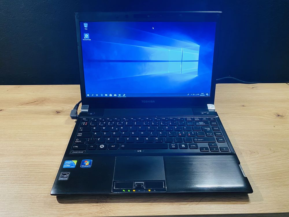 Laptop Toshiba R700 i3 4 GB / 320 GB