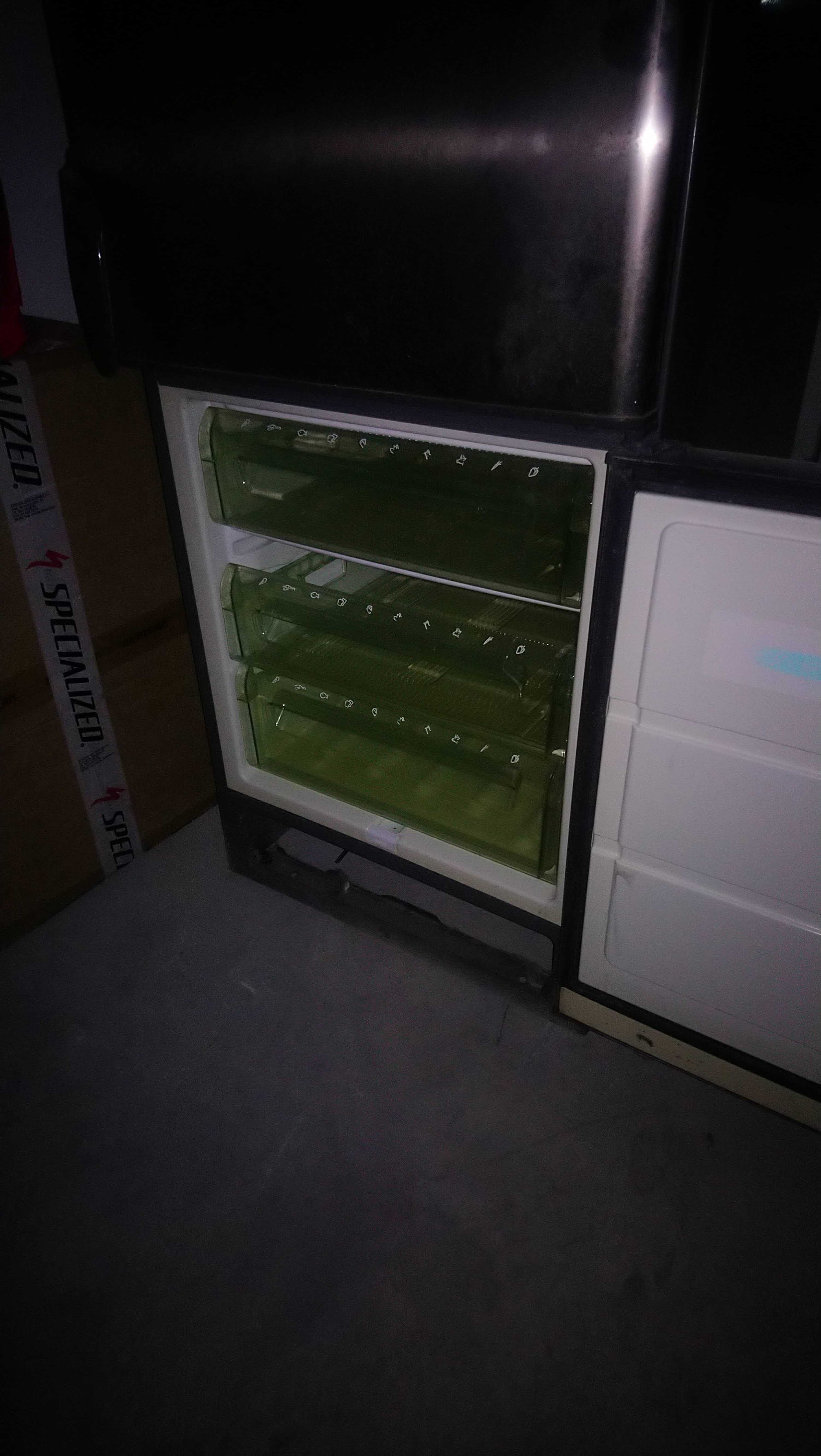 Frigorífico combinado Eletrolux, usado com avaria