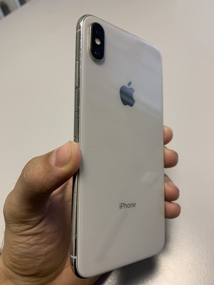 iPhone XS Max 64gb екран цілий, але є чорна пляма в куті