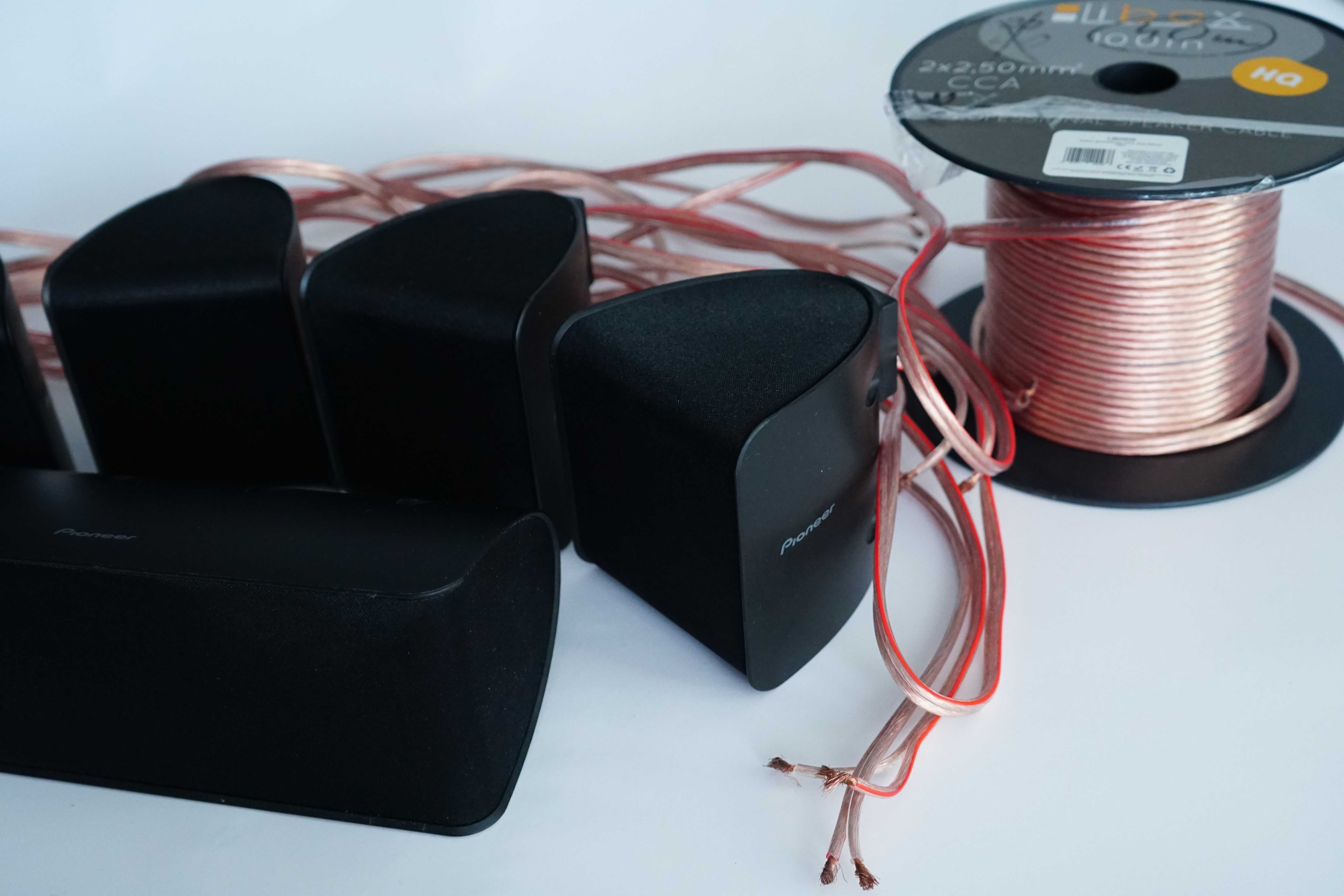 5 głośników Pioneer z kablami około 30 m + 4 odcinki po ok. 2 m