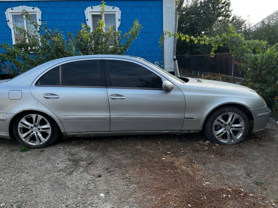 Мercedes e320 w211