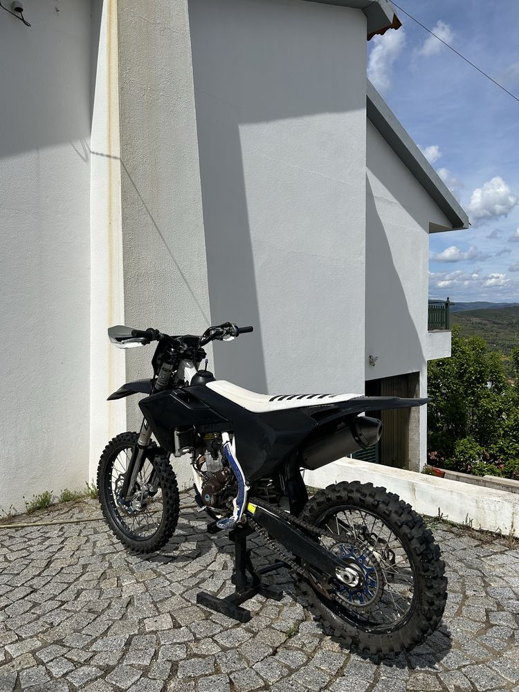 Husqvarna FC 250 matriculada