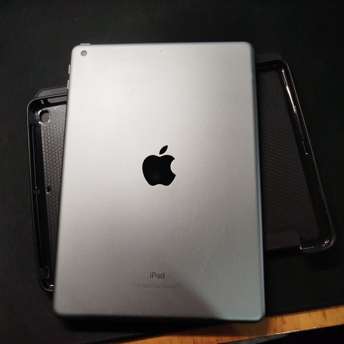Продаю ipad 6 32 gb silver