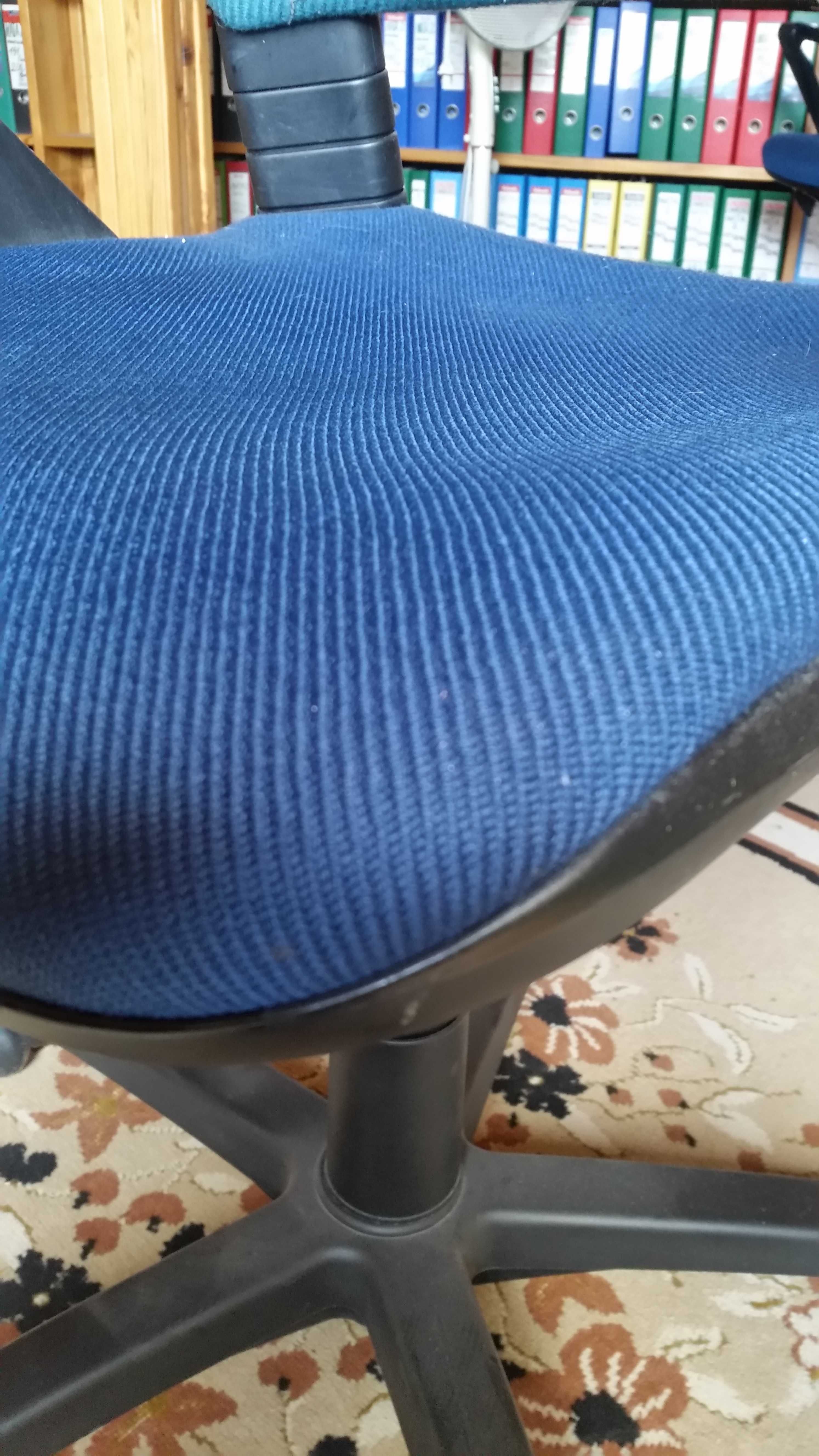 krzesła komputerowe  niebieskie dwa