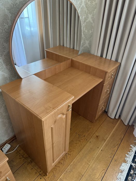 Туалетний столик